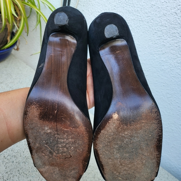 STUART WEITZMAN black suede open toe heels. - Picture 5 of 6